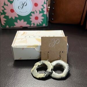 Plunder Black and Gray Earrings